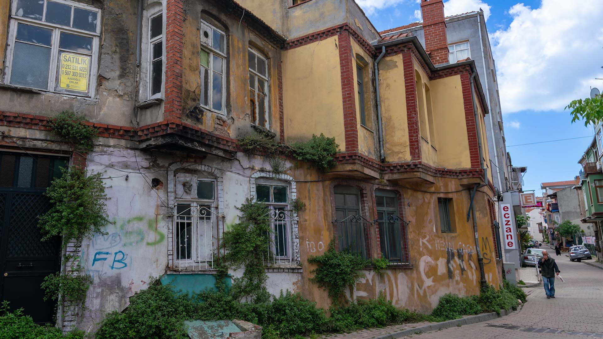 Historical Residence with Weathered Facade in Balat, Istanbul - Φανάρι, Μπαλάτ, Κωνσταντινούπολη
